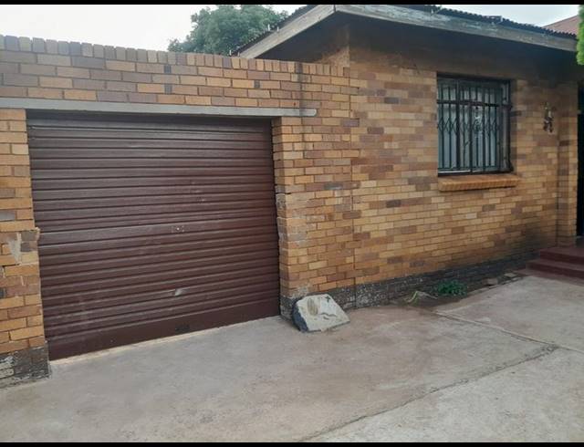 3 BEDROOM HOUSE FOR SALE IN JABAVU